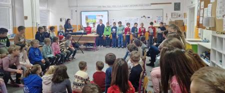 Živahno je bilo v decembru na podružnični šoli Kotlje (1)